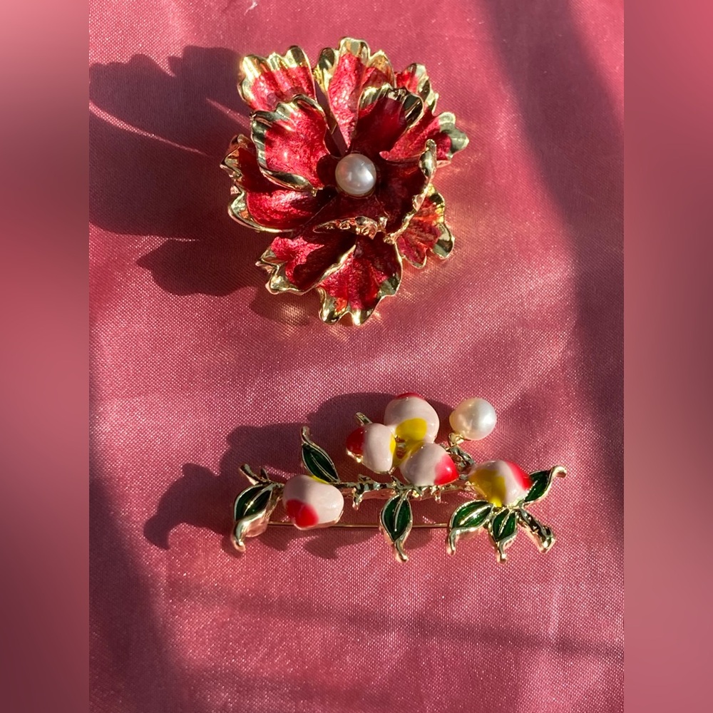 Genuine Freshwater Pearl Floral Brooch Set - Picture 2 of 5
